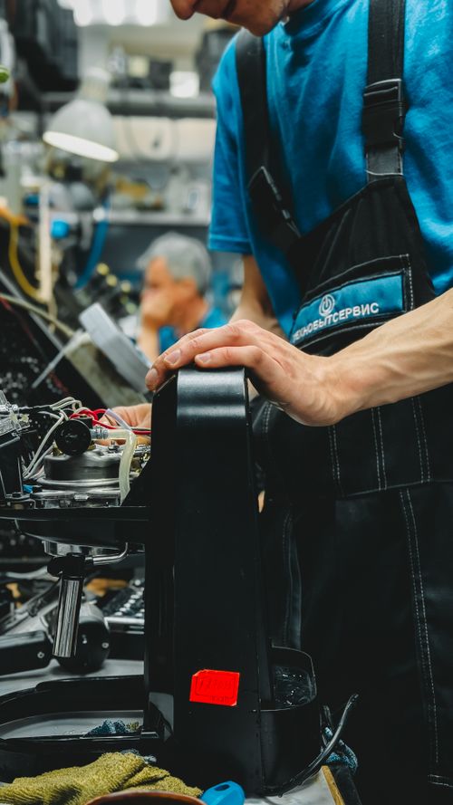 Suasana pekerjaan perbaikan perangkat elektronik